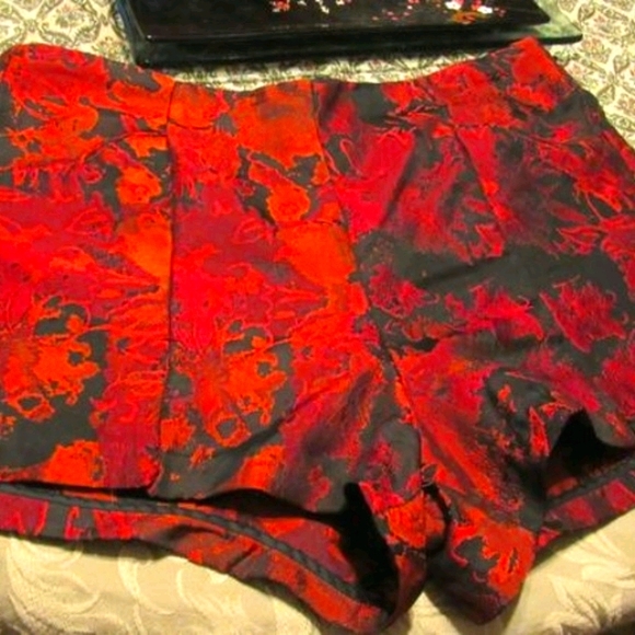 ❣️Gorgeous Black Copper Burgundy Satin Floral Shorts - LJ - Picture 2 of 5